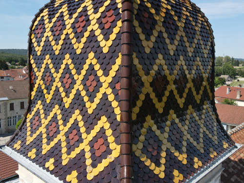Motif de tuiles du clocher de l'église de Roche-lez-Beaupré, photo E. Rey