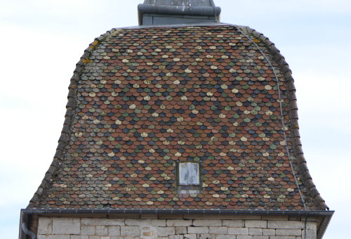 Motif de tuiles du clocher de l'église de Rupt-sur-Saône, photo Y. Bessero