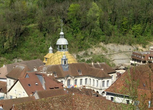 Hôtel de ville de Salins-les-Bains et la chapelle, photo J. Masset