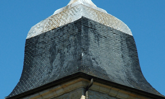 Détail du motif de tuiles de l'église de Saint-Germain-lès-Arlay, photo M. Morlin