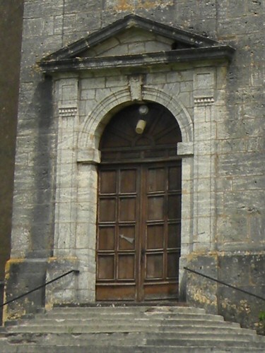 Le porche de l'église de Saint-Hilaire, photo D.Bion