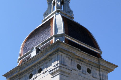 Clocher restauré de la Cathédrale Saint-Jean, photo Y. Bessero