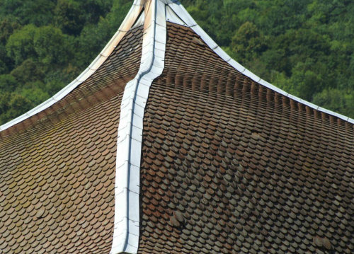 Tuiles du clocher de Saint Rambert, photo J. Masset