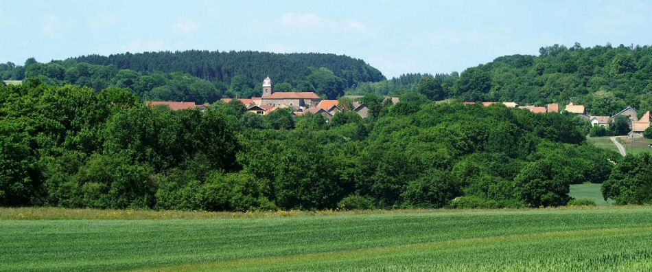 Le village d'Uzelle, photo J. Masset