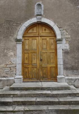 Portail de l''église d'Uzelle, photo O. Pernot