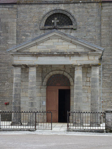 Porche de l'église de Valempoulières, photo O. Pernot