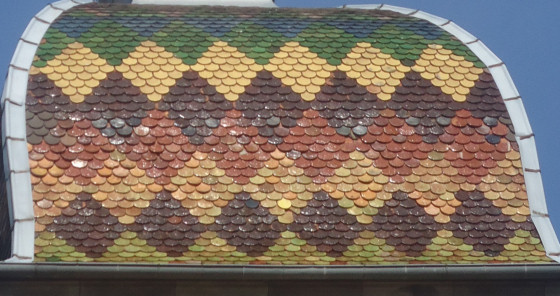 Motif de tuiles du clocher de Vernois-sur-Mance, photo E. Ozenne