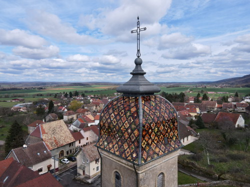 Le clocher de l'église de Vieilley, photo E. Rey