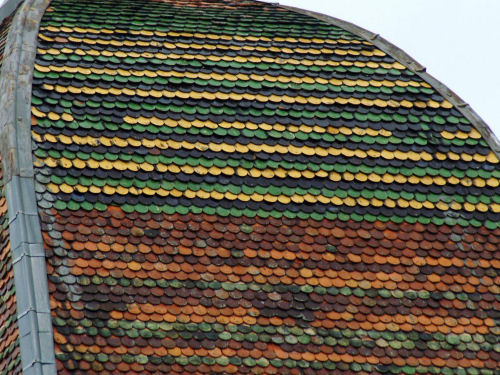 Motif de tuiles de l'église de  Villers-lès-Luxeuil, photo J. Masset