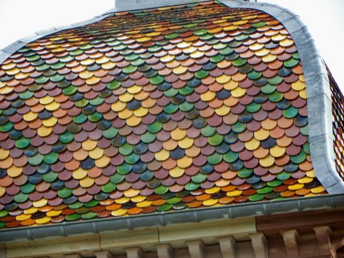 Motifs de tuiles du clocher du temple de Vyans-le-Val, photo D. Bion