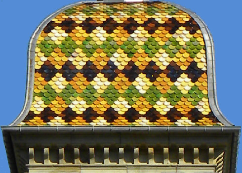 Motif de tuiles du clocher de l'église d'Aillevans, photo D. Bion