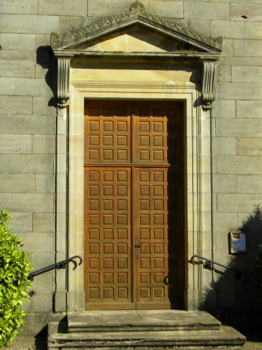 Le porche de l'église d'Aillevans, photo D. Bion