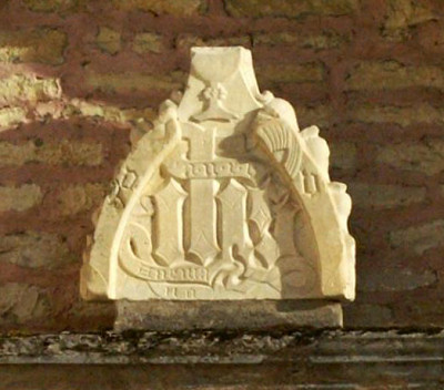 Détail du porche de l'église de Belvoir, photo J. Masset