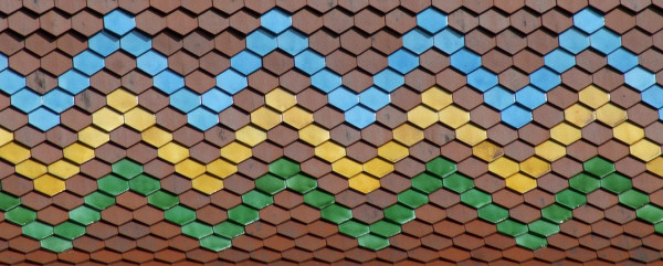 Détails du motif de tuiles de l'église d'Etouvans, photo J. Masset