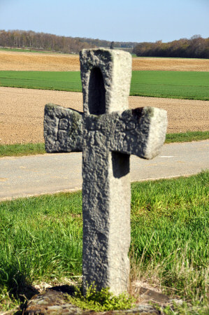 Croix pattée à Frasne-les-Meulières, photo M. Morlin