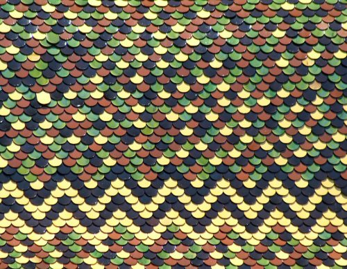 Détail du motif de tuiles de l'église de Frotey-les-Lure, photo J. Masset