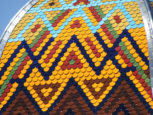 Motifs de tuiles de l'église de Roulans, photo J. Masset