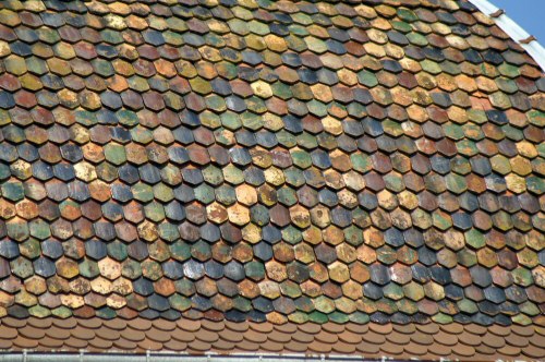 Motifs de tuiles de l'église de Saint-Sulpice, photos J. Masset