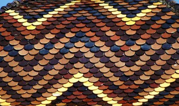 Motif de tuiles du temple de Sainte Marie, photo J. Masset