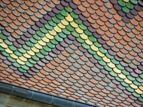 Motifs des tuiles du clocher de l''église de Vereux, photo D. Bion