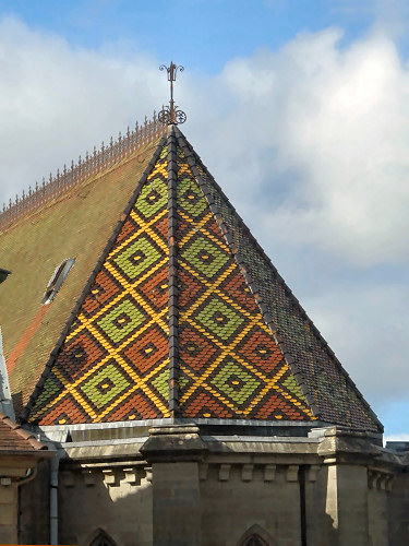 Toiture de la chapelle du Prieuré de Vaux sur Poligny (39) photo O. Pernot