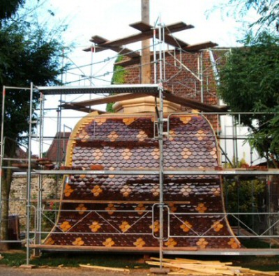 Le clocher de l'église de Denèvre déposé pour restauration