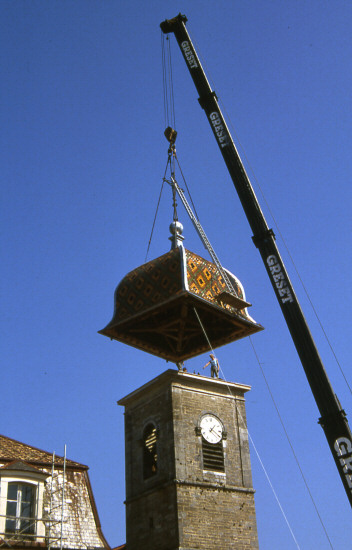 Pose du nouveau clocher de Lombard, photo P. Gérard