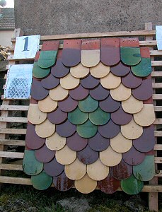 Exposition des motifs de tuiles, photo B. Lamblin