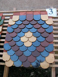 Exposition des motifs de tuiles, photo B. Lamblin